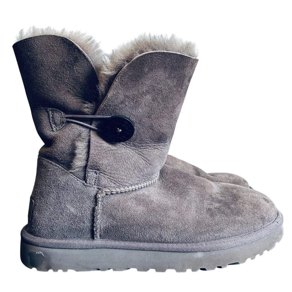 UGG Bailey Button II Gray Sheepskin Suede Boots Women's US 8 Winter Fur Lined